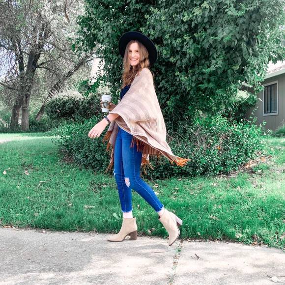 Meet your Posher, Sydnee - Picture 1 of 1